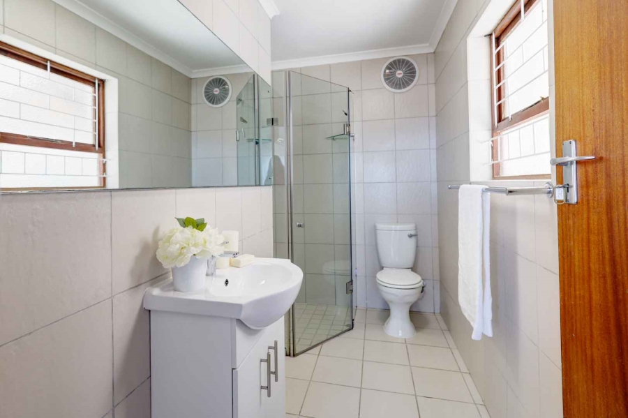 To Let 3 Bedroom Property for Rent in Loevenstein Western Cape